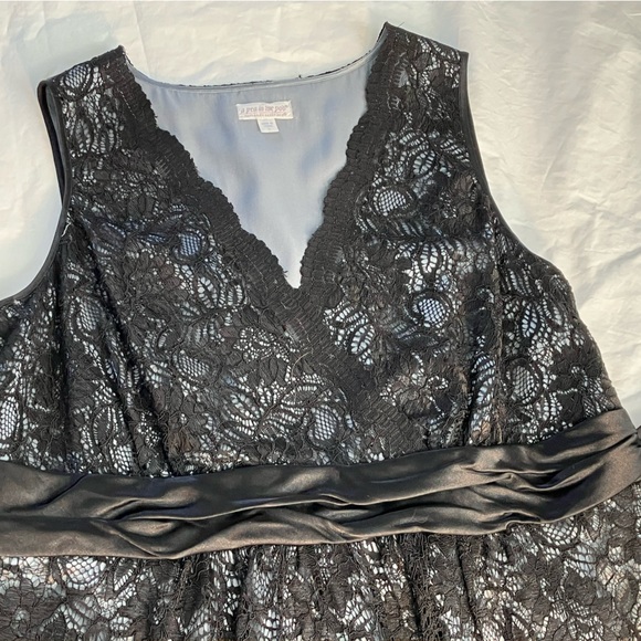 Black lace over silver gray sleeveless party dress, Pea in a Pod size Large - Picture 8 of 15